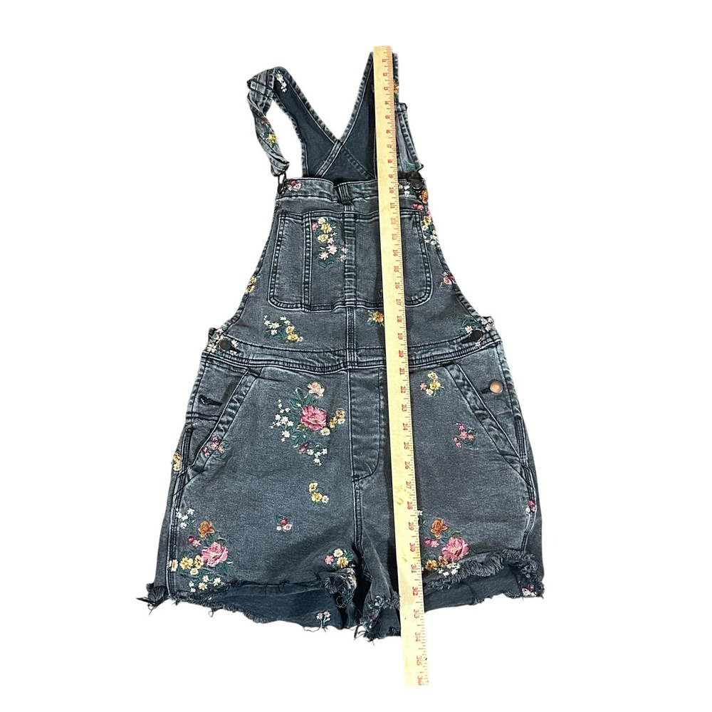 Driftwood Shortalls Womens S Grey Floral Embroidered Denim Raw Hem Overalls - Picture 5 of 8